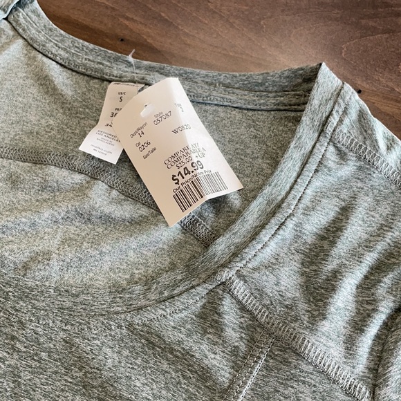 Athletic tshirt - new with tags - Picture 3 of 4